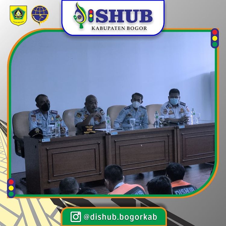 Pengarahan dari Kepala Dinas Perhubungan kepada seluruh pegawai tenaga alih daya Seksi Pengawasan Sarana